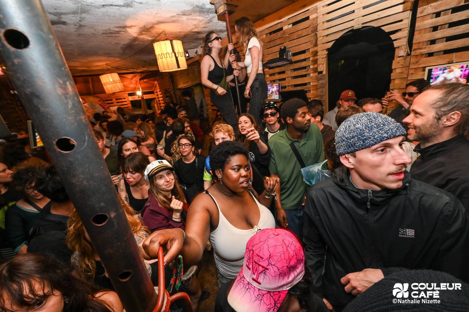 Trash Bar, Couleur Cafe x Toeknife. A crowded bar full of people partying.